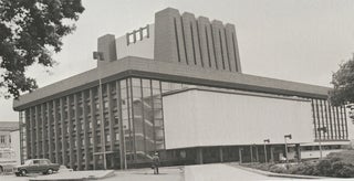 Mir – teatr. Arkhitektura i stsenografiia v Rossii (The world is a theater: architecture and stage design in Russia)