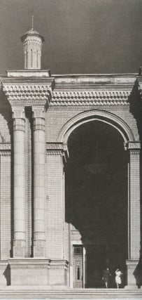 Mir – teatr. Arkhitektura i stsenografiia v Rossii (The world is a theater: architecture and stage design in Russia)