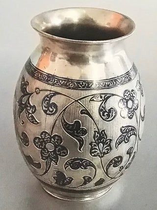 Gadzhiomar Izabakarov: iuvelir, khudozhnik, pedagog (Gadzhiomar Izabakarov: jeweler, artist, teacher)