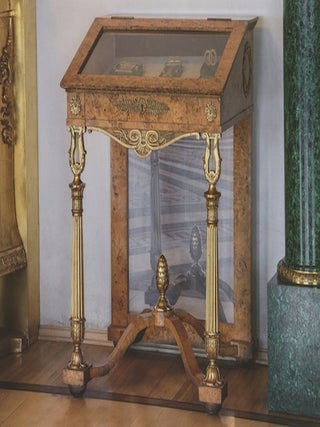 Istoriia Ermitazha v zerkale Vitrin (The History of the Hermitage Reflected in Its Showcases)