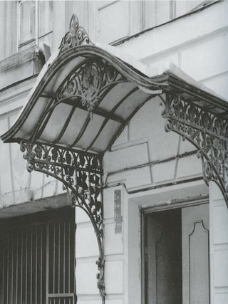 Kozyr'ki Sankt-Peterburga / Canopies, metal awnings and marquees of St. Petersburg)