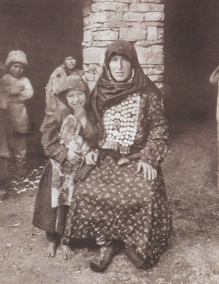 *Dagestan in photos: Moments of history / Dagestan v fotografii a kh: Mgnoveniia istorii