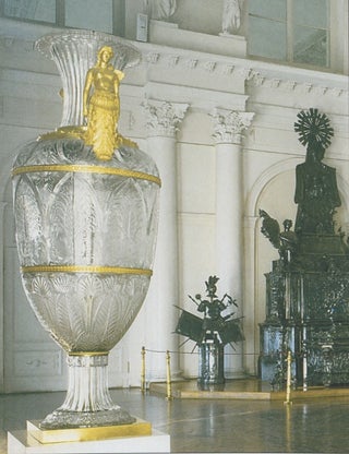 Dekorativno-prikladnoe iskusstvo Sankt-Peterburga za 300 let: Illiustrirovannaia entsiklopediia, tom 1 (An Illustrated Encyclopedia of Three Hundred Years of Decorative and Applied Arts of St. Petersburg, vol. 1)