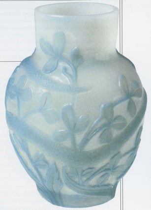 Dekorativno-prikladnoe iskusstvo Sankt-Peterburga za 300 let: Illiustrirovannaia entsiklopediia, tom 1 (An Illustrated Encyclopedia of Three Hundred Years of Decorative and Applied Arts of St. Petersburg, vol. 1)