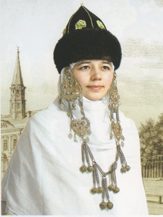 Zoloto i serebro kazanskikh tatar: iz sobranii Natsional'nogo muzeia Respubliki Tatarstan / Kazan tatarlarynyng altyn ham komeshe: Tatarstan Respublikasy Milli muzee jyelmalarynnan / Gold and silver of the Tatars : from the collection of National Museum of the Republic of Tatarstan