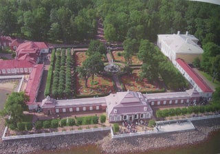 Ekaterininskii korpus Monplezira: puteshestvie iz Petergofa v Tsaritsyno (The Catherine Wing of Monplaisir: a journey from Peterhof to Tsaritsyno)