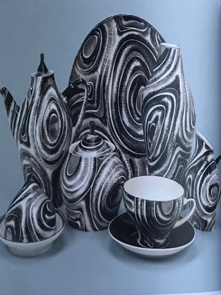 Podnesenie k Rozhdestvu: Dekorativnyi minimalizm: "ottepel" v sovetskom farfore (A Christmas Gift. Decorative minimalism: "the thaw" in Soviet Porcelain); : " " :