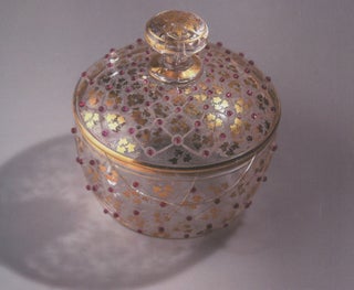 Katalog kollektsii stekla iz sobraniia Muzeia-Usad'by Arkhangel'skoe (Catalogue of the glass collection in the Arkhangel'skoe Museum-Estate)