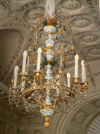 Gosudarstvennyi muzei-zapovednik Pavlovsk: Polnyi katalog kollektsii, tom X, Metall, bronza, vypusk 3, liustry, fonari, bra, vtoraia polovina XVIII – nachalo XX veka (Pavlovsk Palace-Museum: Complete Catalogue of the Collections, vol. X, Metal, bronze, vypusk 3, chandeliers, lamps, sconces, the second half of the 18th to the early 20th c.), 9785918160572