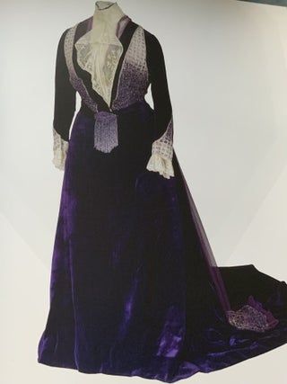 "Dragotsennosti! Blesk russkogo dvora". Katalog vystavki ("Valuables: The glitter of the Russian court." Catalogue of the exhibition)