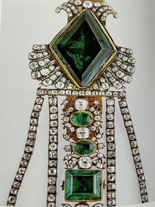 Bezmerno obozhaia izumrud. Katalog vystavki (Enamored with emerald. Exhibition catalogue) 978-5-90765 -69-6; « »