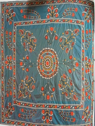 Gosudarstvennyi muzei-zapovednik Pavlovsk: Polnyi katalog kollektsii, tom IV, Tkani, vypusk 2, Dekorativnye vyshivki (State Museum- Preserve Pavlovsk: Complete Catalogue of the Collections, vol. IV, Textiles, vypusk 2, Decorative Embroidery)