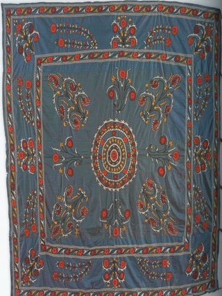 Gosudarstvennyi muzei-zapovednik Pavlovsk: Polnyi katalog kollektsii, tom IV, Tkani, vypusk 2, Dekorativnye vyshivki (State Museum- Preserve Pavlovsk: Complete Catalogue of the Collections, vol. IV, Textiles, vypusk 2, Decorative Embroidery)