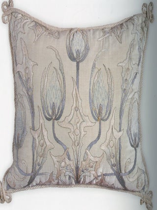Gosudarstvennyi muzei-zapovednik Pavlovsk: Polnyi katalog kollektsii, tom IV, Tkani, vypusk 2, Dekorativnye vyshivki (State Museum- Preserve Pavlovsk: Complete Catalogue of the Collections, vol. IV, Textiles, vypusk 2, Decorative Embroidery)