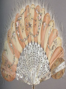 Gosudarstvennyi muzei-zapovednik Pavlovsk: Polnyi katalog kollektsii, tom IV, Tkani, vypusk 1, veera (State Museum-Preserve Pavlovsk: Complete Catalogue of the Collections, vol. IV , Textiles, vypusk 1, Fans), 5894680417