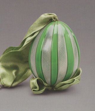 Paskhal'nye iaitsa iz stekla I farfora XIX - XIX vekov v sobranii Gosudarstvennogo muzeiia istorii SanktPeterburg (glass and porcelain Easter eggs in the collection of the State Museum of the History of St. Petersburg )