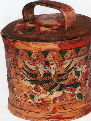 Sol'vychegodskii istoriko-khudozhestvennyi muzei: al bom-putevoditel' po kollektsiiam (Solvychegodsk Historical and Art Museum: Album and guide to the collections); Plan goroda Sol vychegodska" Afanasiia Chudinova, ikonopis , litsevoe shit e stroganovskikh masterskikh, izdeliia iz serebra, melkaia plastika, dereviannaia skul ptura, rospis i rez ba po derevu, kostium, tkani, vyshivka, krest'ianskaia utvar i orudiia truda; prilozheniia dvustoronie /VER/ ikony-tabletki, votivnye podveski.