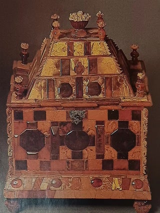Khudozhestvennyi iantar’ XVII – nachala XX veka iz sobraniia Ekaterinskogo dvortsa-muzeia / Objets d’art in Amber from the Collection of the Catherine Palace Museum, 17th – Early 20th c.