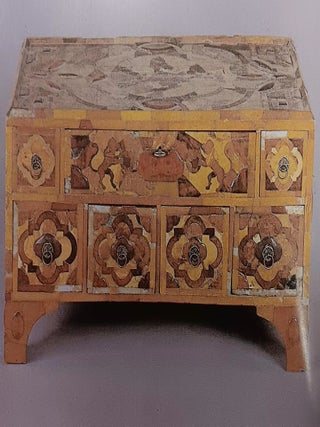 Khudozhestvennyi iantar’ XVII – nachala XX veka iz sobraniia Ekaterinskogo dvortsa-muzeia / Objets d’art in Amber from the Collection of the Catherine Palace Museum, 17th – Early 20th c.