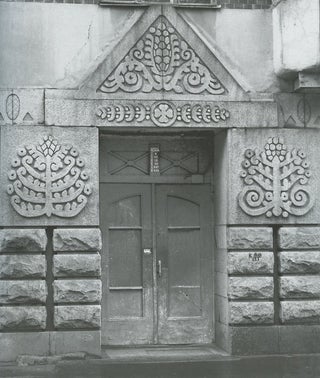 Dveri i portaly Sankt-Peterburga (Doors and Entranceways of St. Petersburg)