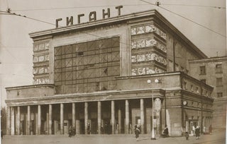 Leningrad: budni novogo stilia: arkhitektura 1920 – 1930 godov (Leningrad: new style for everyday life: architecture of the 1920s and 30s)